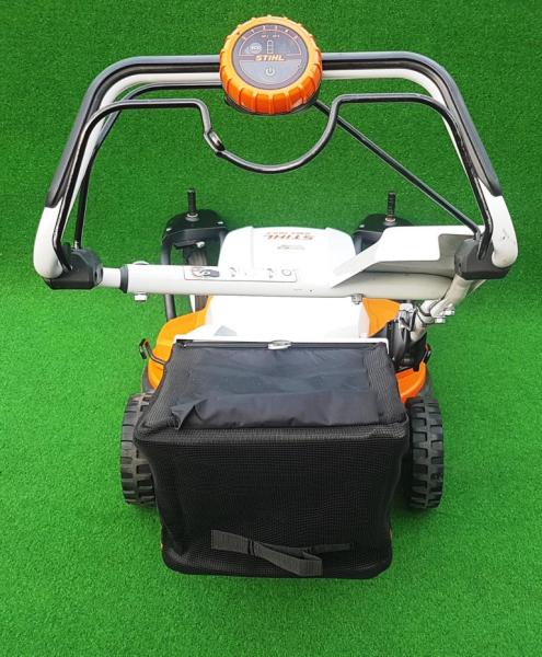 Akku-Rasenmäher RMA 765 V mit AR 3000 L und AL 501