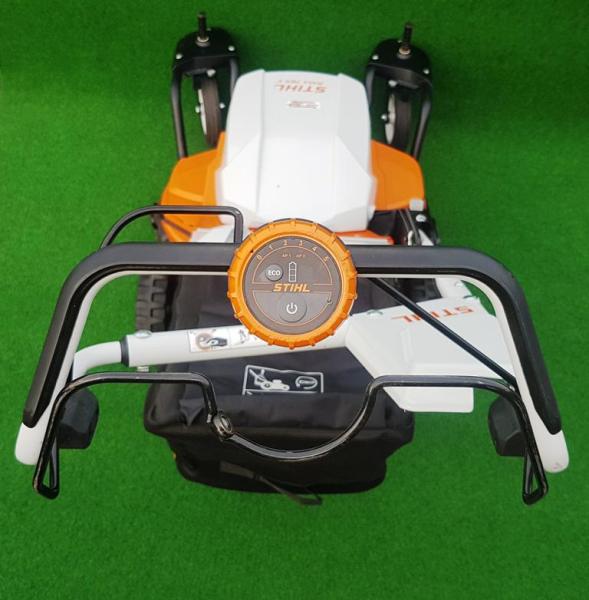 Akku-Rasenmäher RMA 765 V mit AR 3000 L und AL 501