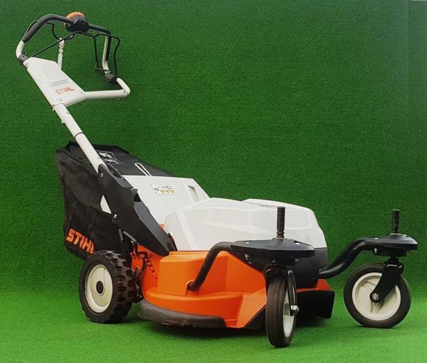 Akku-Rasenmäher RMA 765 V mit AR 3000 L und AL 501